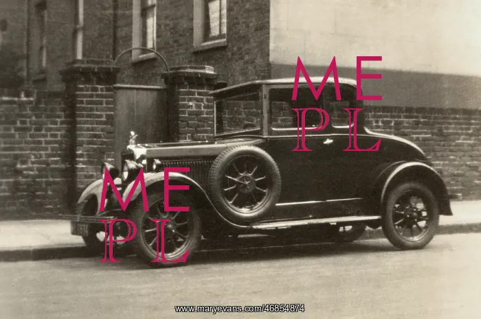  : Vintage car