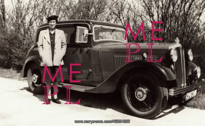  : Vintage car