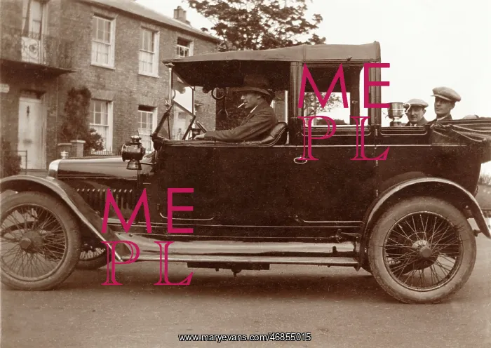  : Vintage car