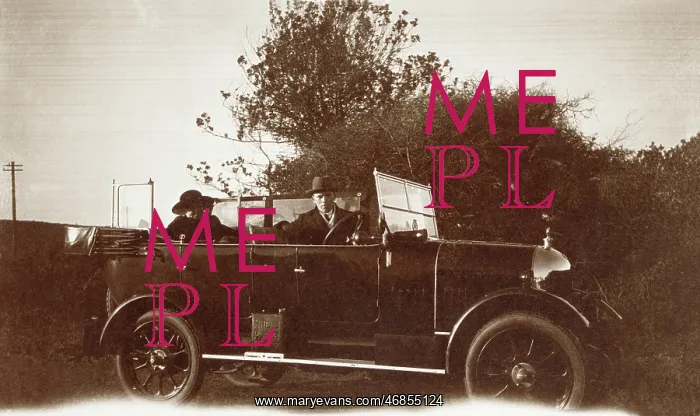  : Vintage car