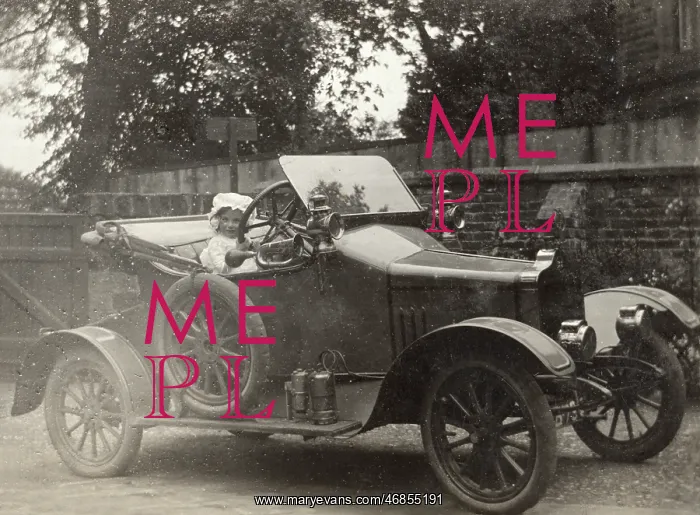  : Vintage car