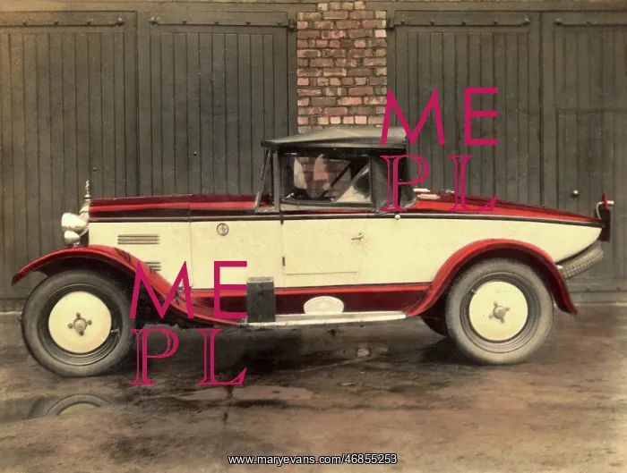  : Vintage car