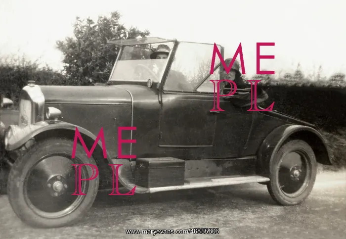  : Vintage car
