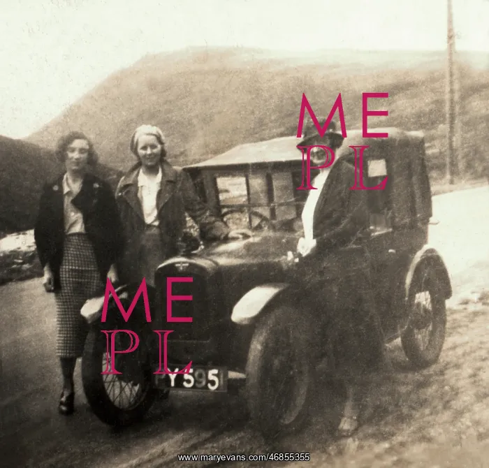  : Vintage car