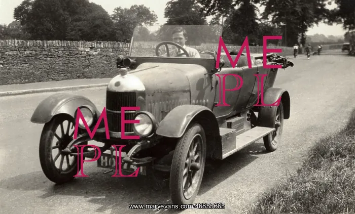  : Vintage car