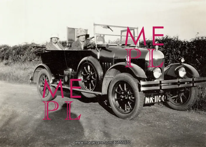  : Vintage car