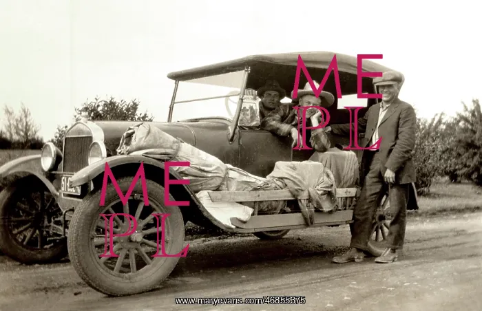  : Vintage car