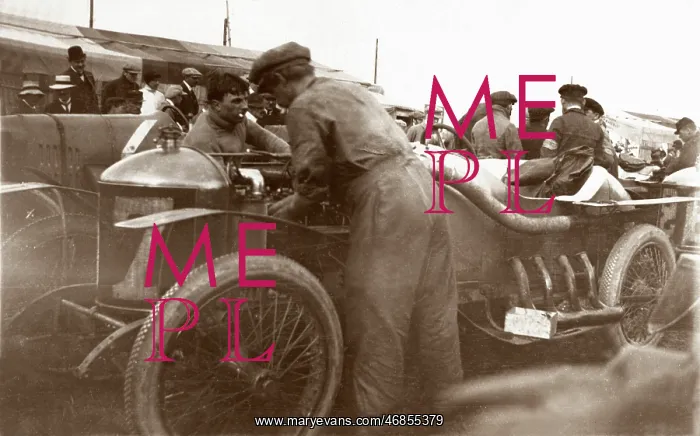  : Vintage car