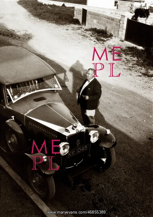  : Vintage car