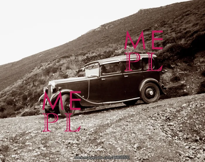  : Vintage car