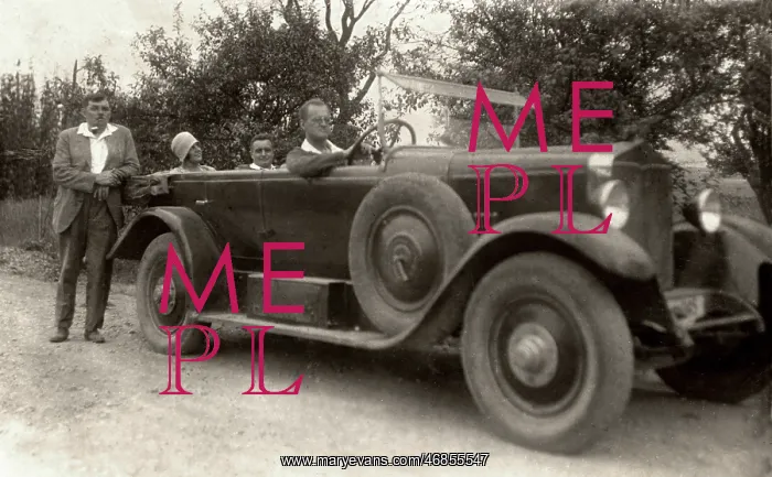  : Vintage car