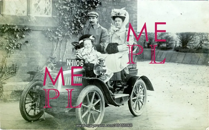 : Vintage Car (awaiting identification - possibly a Peugeot) : Vintage Car (awaiting identification - possibly a Peugeot)