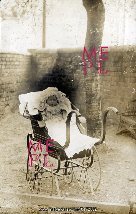  : Vintage Pram