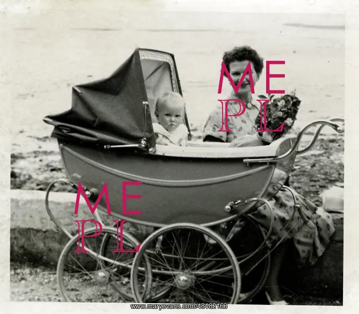  : Vintage Pram