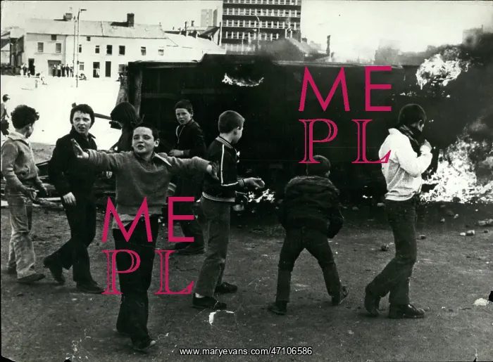 : Violent Playtime In The Streets Of Belfast: : Violent Playtime In The Streets Of Belfast: