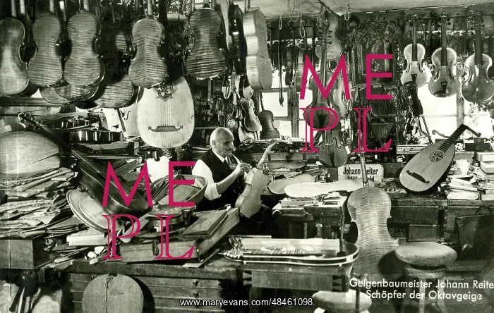 : Violin and stringed musical instrument maker's workshop : Violin and stringed musical instrument maker's workshop