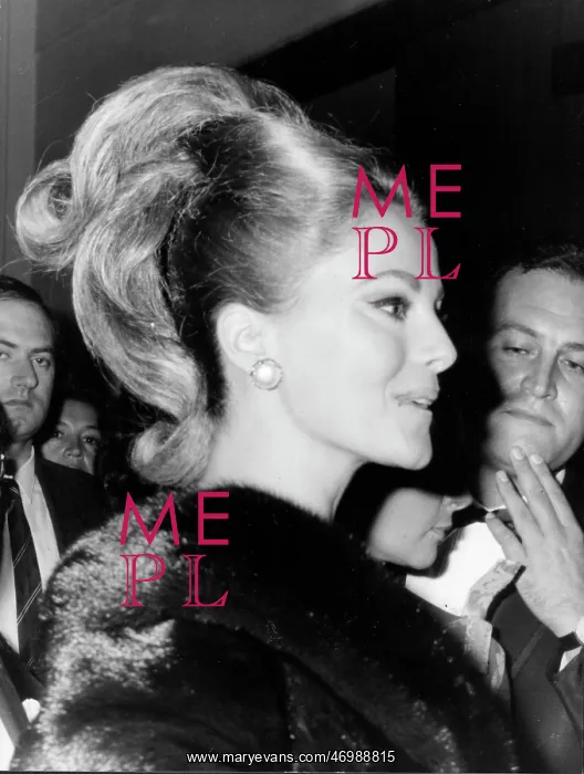 : Virna Lisi, actress, Silver Mask, Sistina Theatre, Rome : Virna Lisi, actress, Silver Mask, Sistina Theatre, Rome