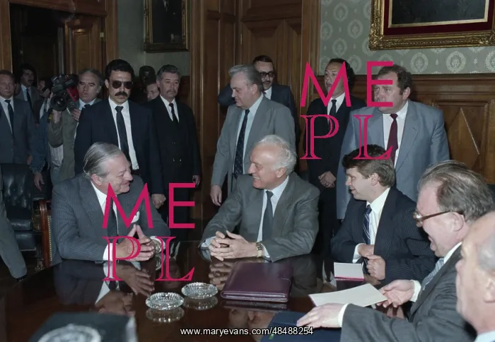 : Visit of E. A. Shevardnadze to Uruguay : Visit of E. A. Shevardnadze to Uruguay