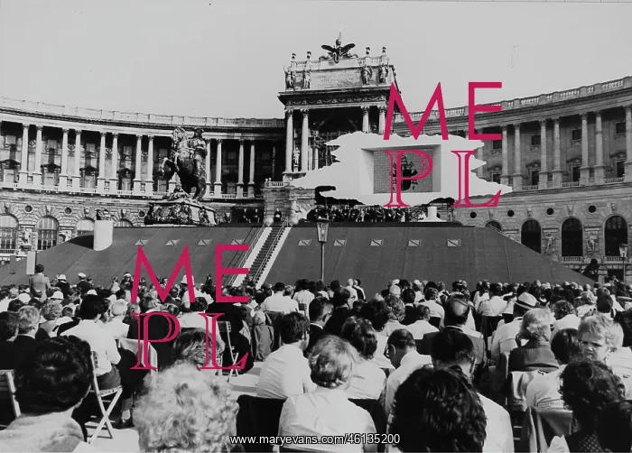 : Visit of Pope John Paul II. In Vienna. In front : Visit of Pope John Paul II. In Vienna. In front