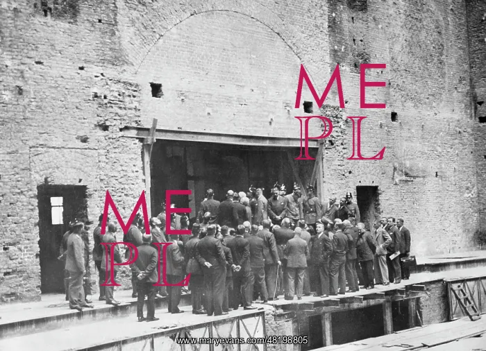 : Visit to the scene of the burnt out Reichstag with Marinus v : Visit to the scene of the burnt out Reichstag with Marinus v