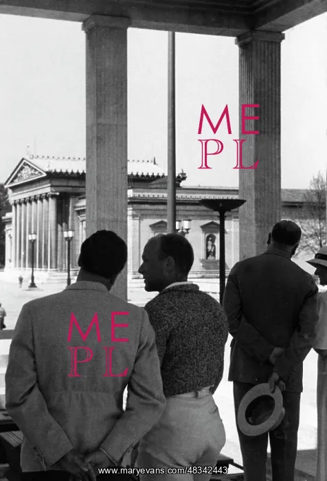 : Visitors of the Ehrentempeln in Munich, 1936 : Visitors of the Ehrentempeln in Munich, 1936