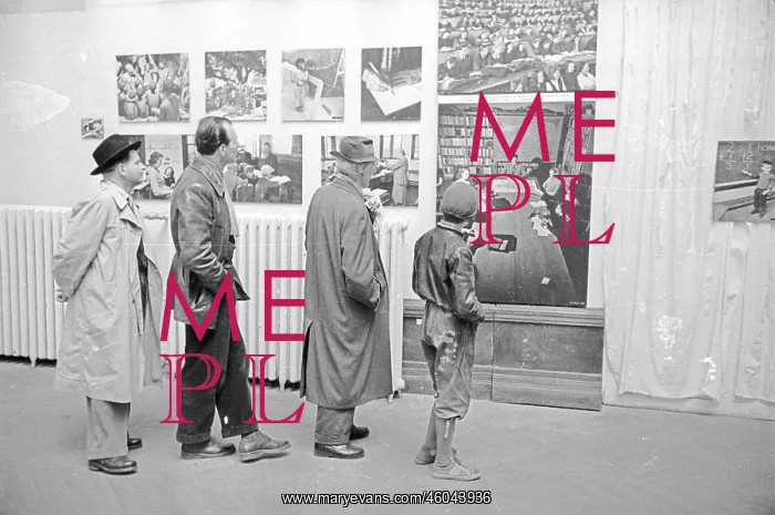 : Visitors of an exhibition : Visitors of an exhibition