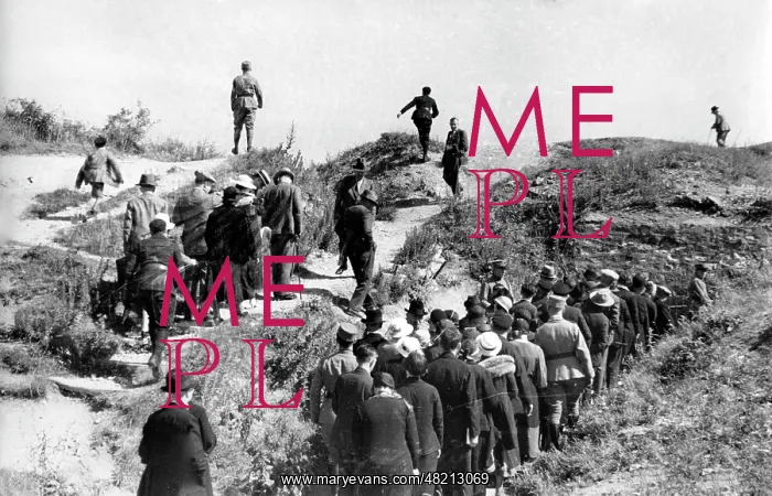 : Visitors on a guided tour around Fort Vaux, 1934 : Visitors on a guided tour around Fort Vaux, 1934
