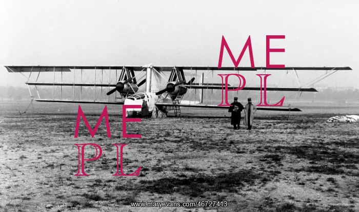 : Voisin Triplane Bomber had three crew and four engines : Voisin Triplane Bomber had three crew and four engines
