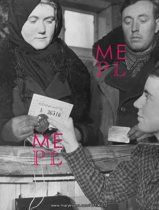 : Volhynia Germans receive identification cards, 1940 : Volhynia Germans receive identification cards, 1940