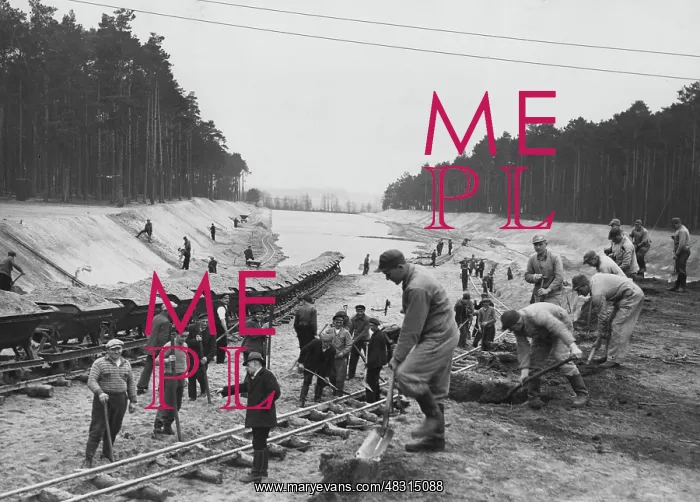 : Voluntary labor service during canal construction, 1934 : Voluntary labor service during canal construction, 1934