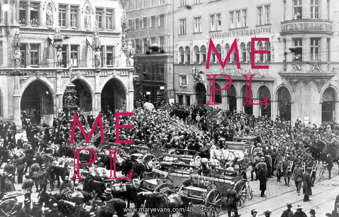 : Volunteer Corps march on Marien Square in Munich : Volunteer Corps march on Marien Square in Munich