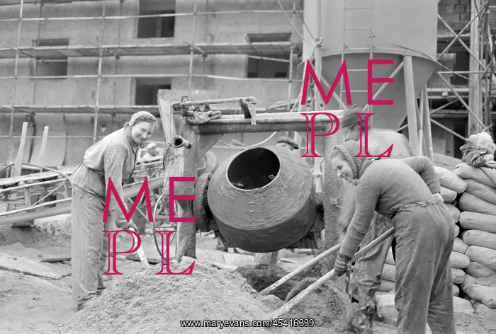 : Volunteer workers - womans hard labor : Volunteer workers - womans hard labor