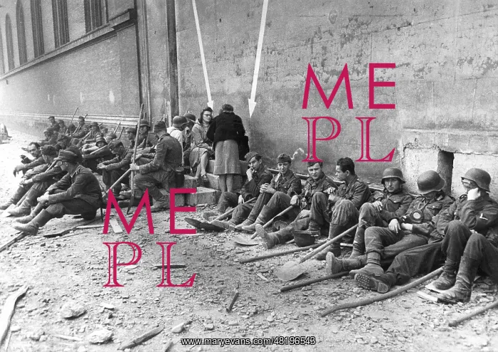 : Volunteers have a break during clearing work in Munich : Volunteers have a break during clearing work in Munich