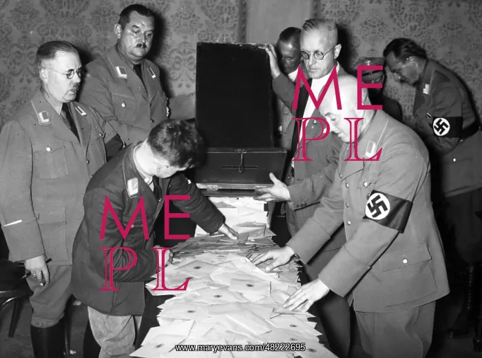 : Vote counting in Berlin during the referendum on the Hea : Vote counting in Berlin during the referendum on the Hea