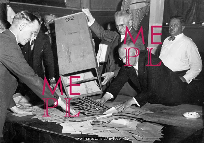 : Votes are counted at the Reich Presidential elections : Votes are counted at the Reich Presidential elections