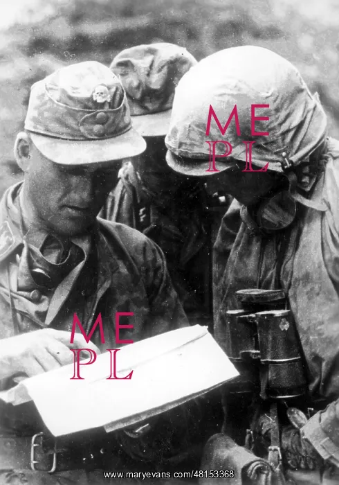  : Waffen-SS at a briefing, 1942