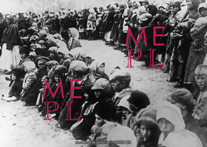 : Waiting crowd : Waiting crowd