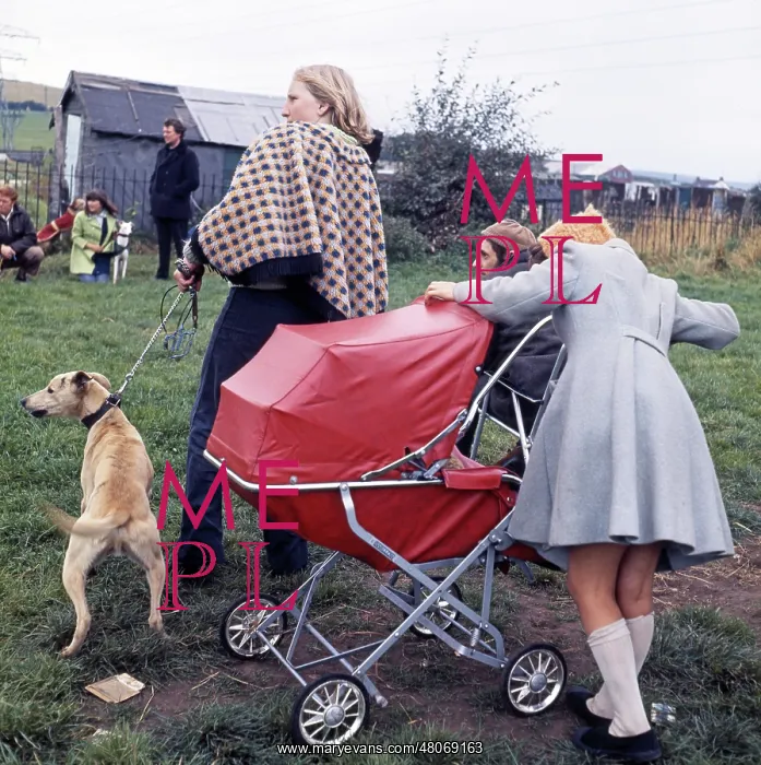 : Waiting For The Off. Carlin Howe, N Yorks 1970s : Waiting For The Off. Carlin Howe, N Yorks 1970s