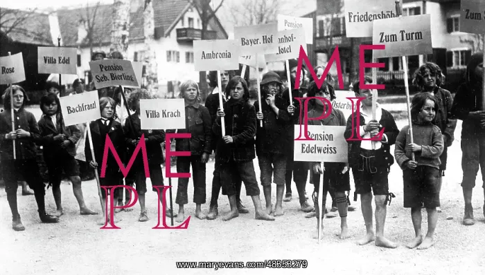 : Waiting for tourists, around 1900 : Waiting for tourists, around 1900