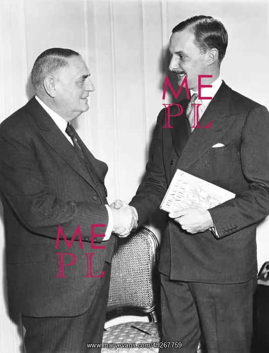 : Waldorf Astor (right), grandson of William Waldorf : Waldorf Astor (right), grandson of William Waldorf