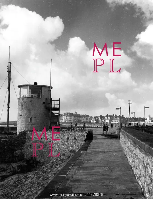 : WALES / PORTHCAWL : WALES / PORTHCAWL