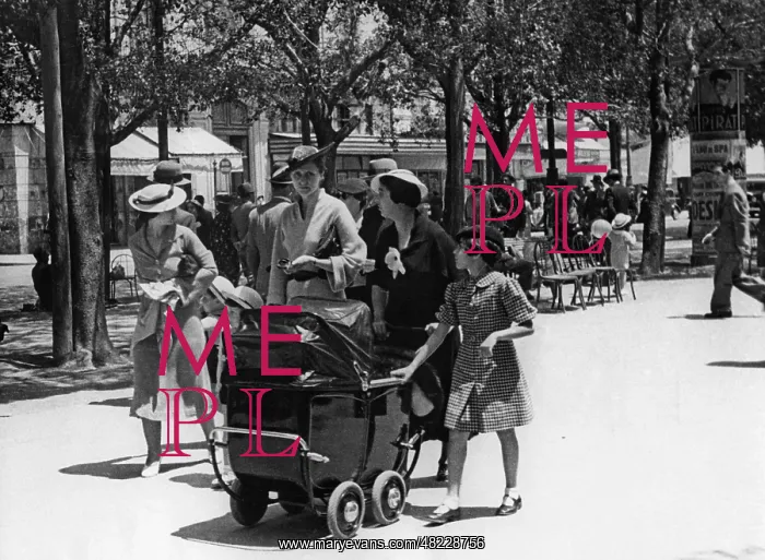: Walk in Tunis, 1936 : Walk in Tunis, 1936