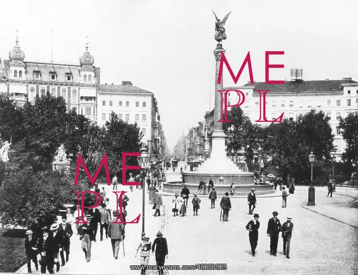 : Walker on the Belle Alliance Square in Berlin, around 1900 : Walker on the Belle Alliance Square in Berlin, around 1900