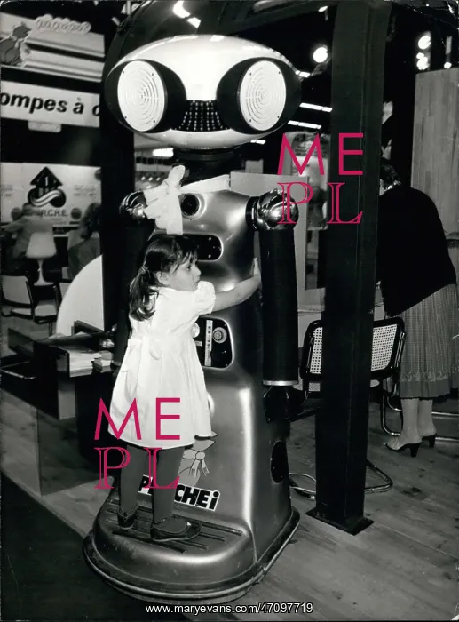 : Walking Talking Robot Sico, Star of Parisian Fair : Walking Talking Robot Sico, Star of Parisian Fair
