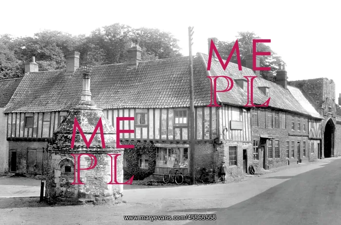  : Walsingham, Old Houses 1929