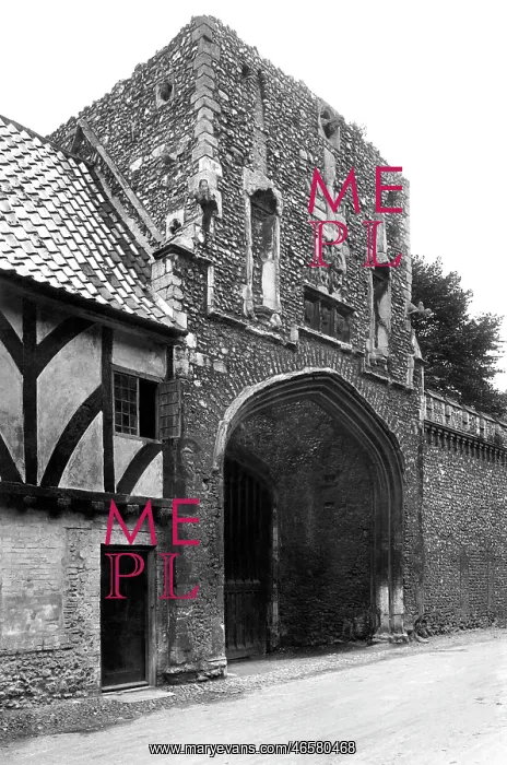  : Walsingham, the Priory Gateway 1922