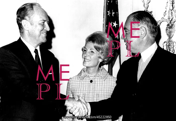 : WALTER ANNENBERG (r.) with his wife and ? : WALTER ANNENBERG (r.) with his wife and ?