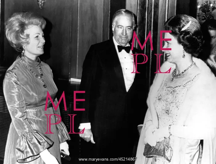 : WALTER ANNENBERG, with his wife and Queen ? : WALTER ANNENBERG, with his wife and Queen ?