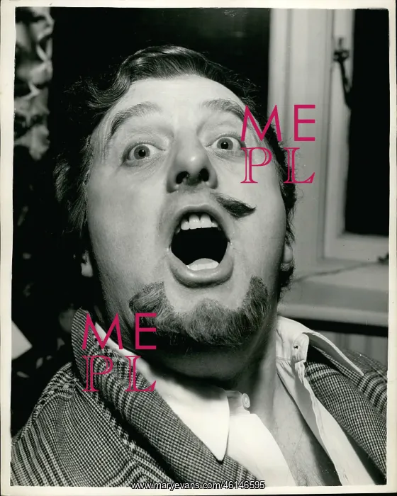 : Walter Midgley, operatic tenor, in Rigoletto, Covent Garden : Walter Midgley, operatic tenor, in Rigoletto, Covent Garden