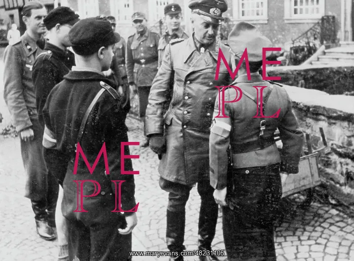: Walter Model with members of the Hitler Youth, 1945 : Walter Model with members of the Hitler Youth, 1945